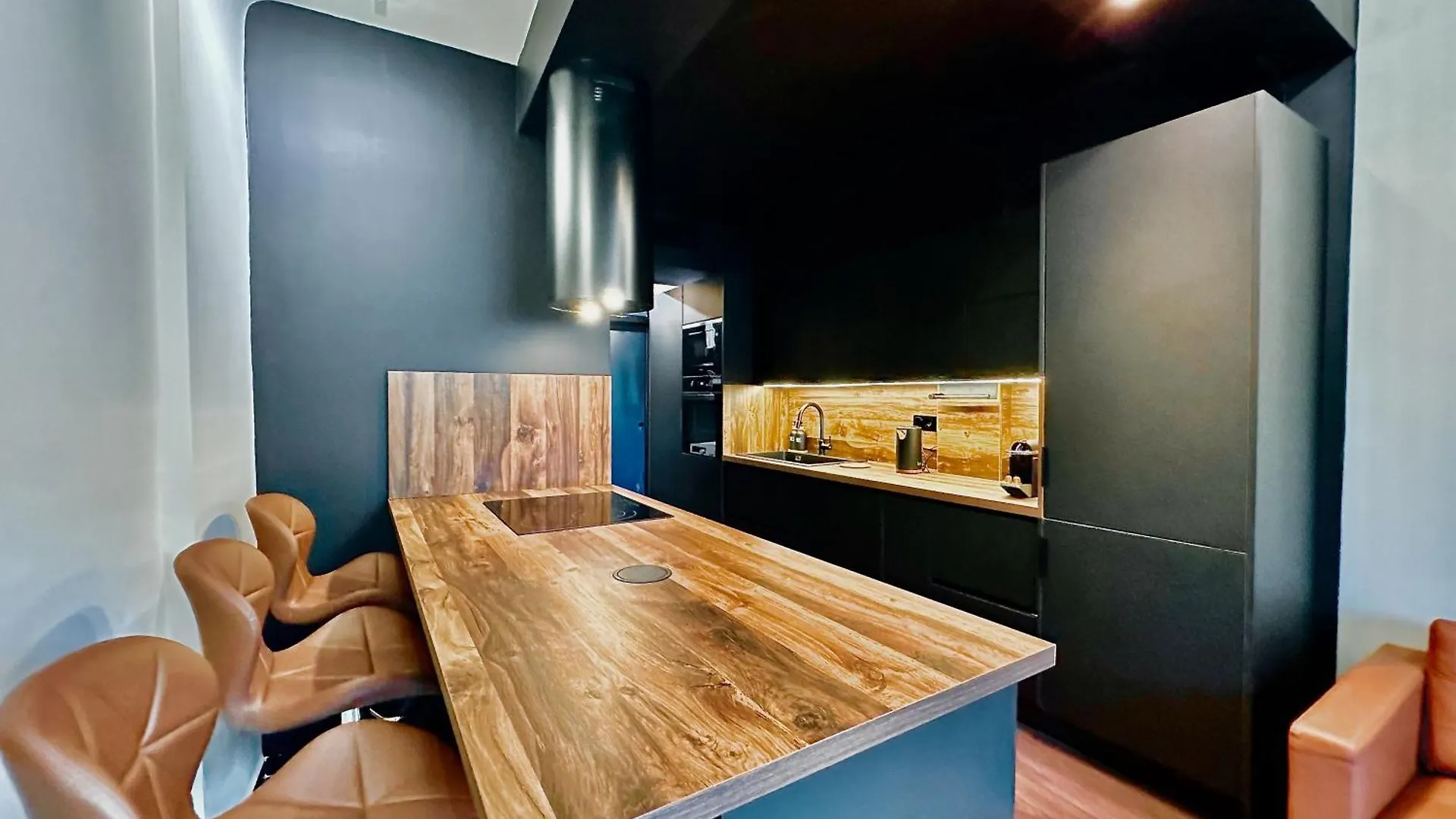 Four Seasons - The Crown Apartment Thessaloniki