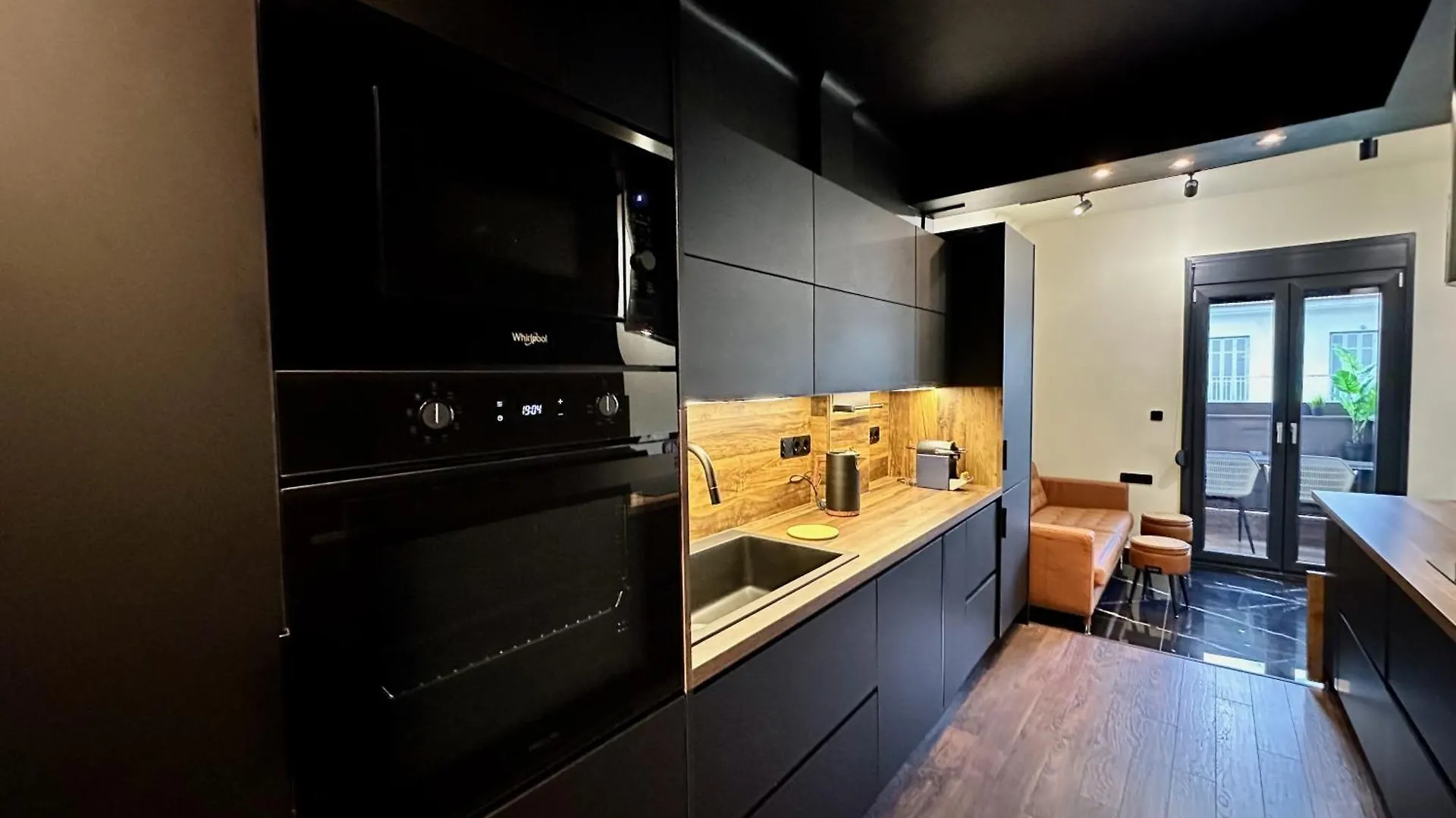 Four Seasons - The Crown Apartment Thessaloniki
