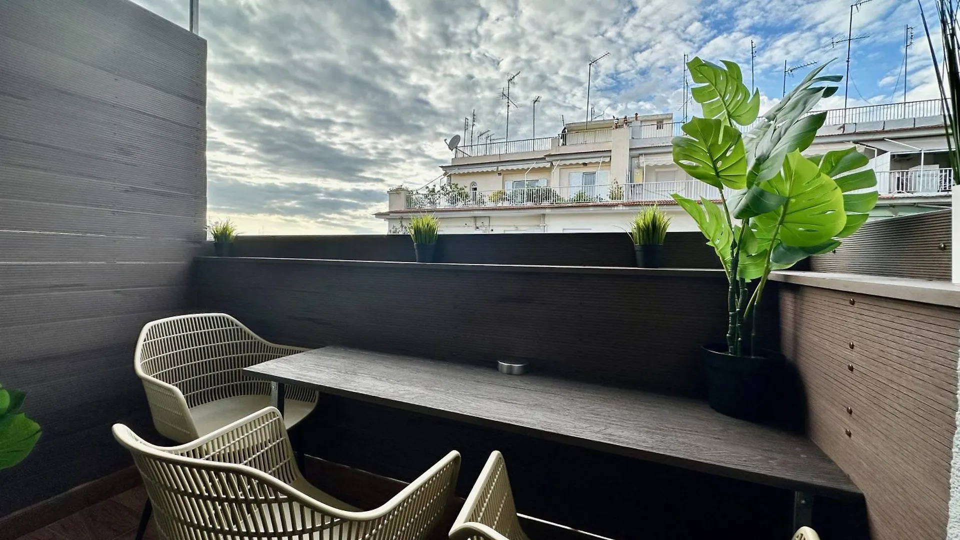Four Seasons - The Crown Apartment Thessaloniki