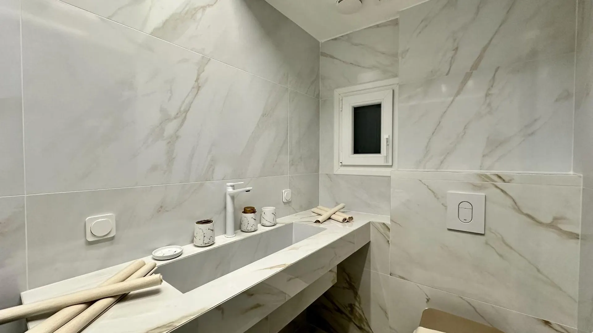 Four Seasons - The Crown Apartment Thessaloniki 0*,  Greece