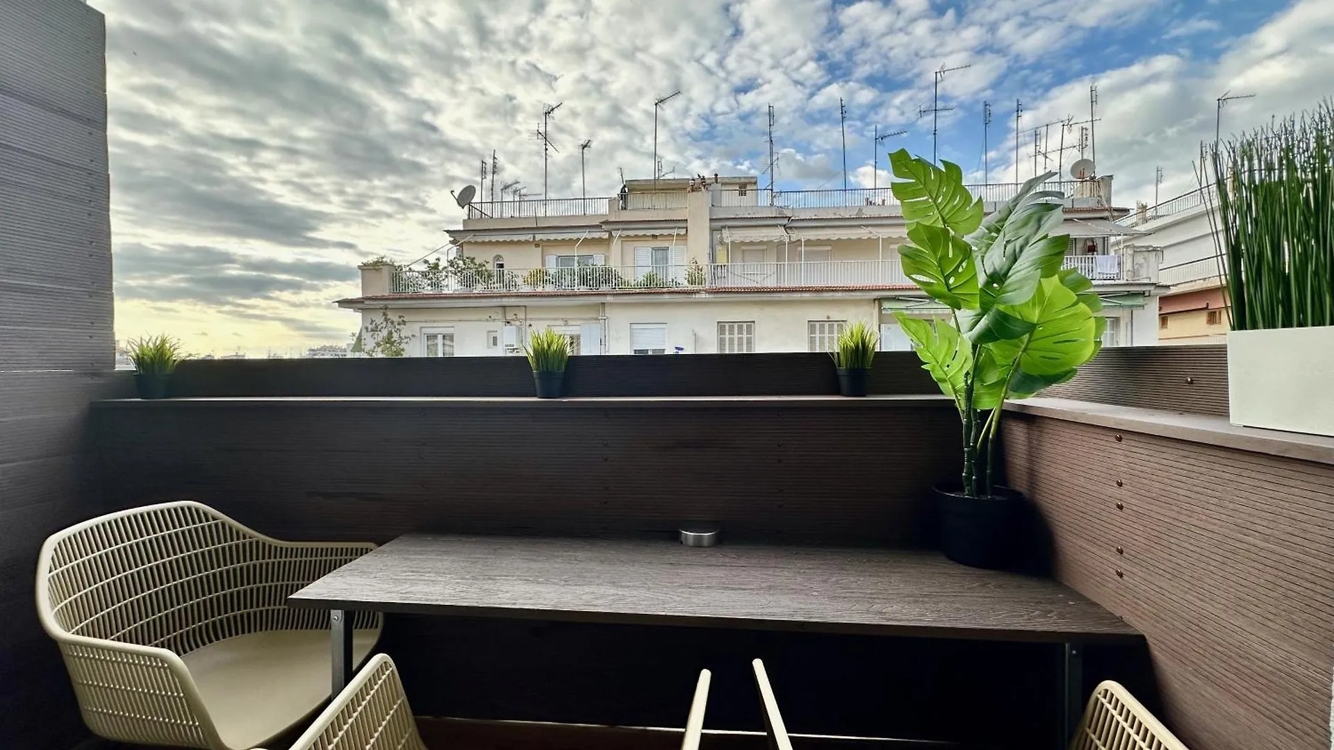 Four Seasons - The Crown Apartment Thessaloniki